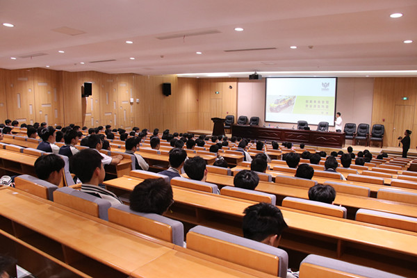 20230510玉環市關工委、市教育局聯合市中等職技校特邀頂尖越野賽車手韓魏開展勵志講座1_副本.jpg